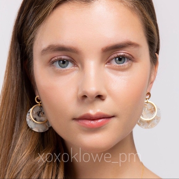 Marble Resin Gold Circle Earrings - Picture 1 of 3